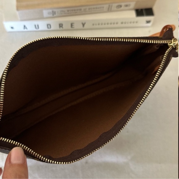 Louis Vuitton Pouchette with Key Holder - Picture 7 of 8